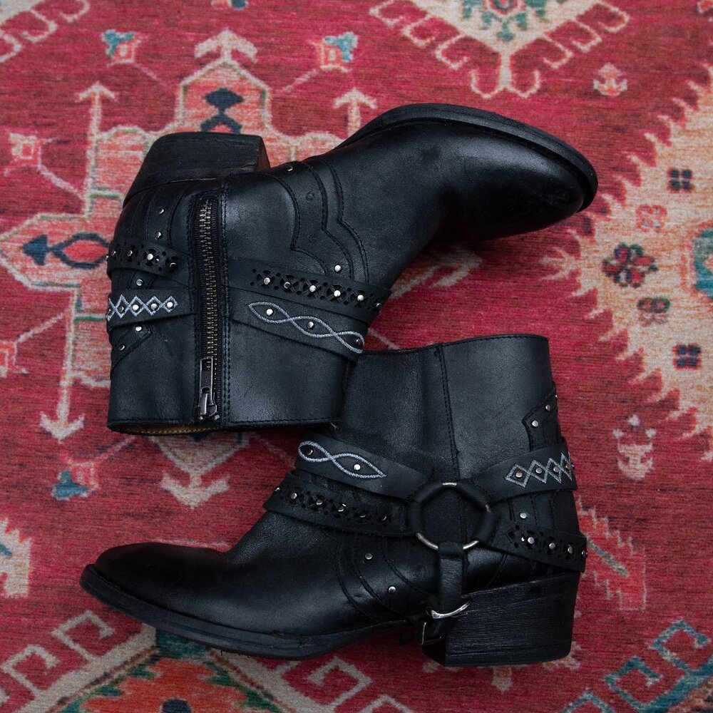 Circle G Black Women's Leather Booties